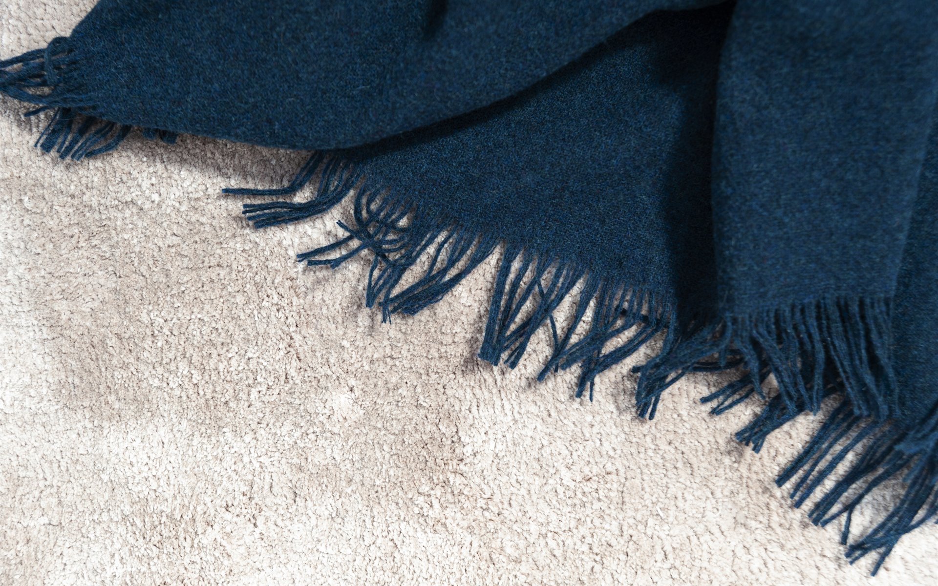 Mrs.Me throw Aeon Steelblue wool cashmere detail LR